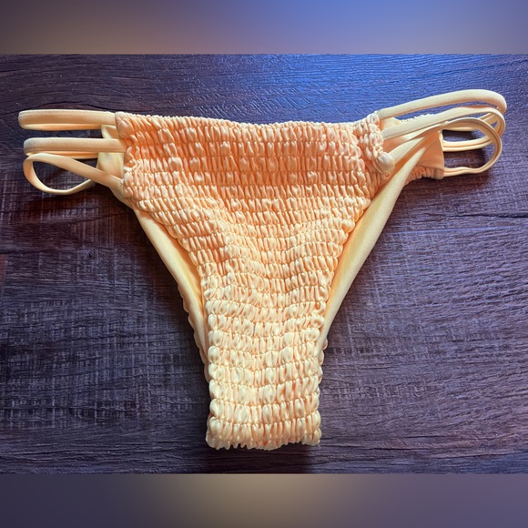 Strapless and Strappy Bikini Set with a high cut. Women’s size Large - Picture 5 of 7